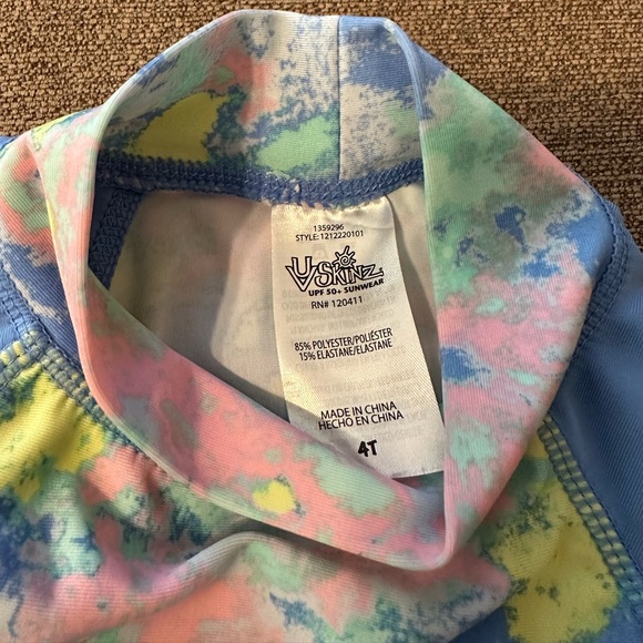 Girls rashguard set, 4T. Hat included. - Picture 3 of 4